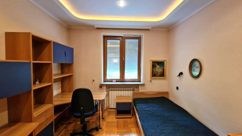 Продава се Тристаен апартамент в Русе, Център - 95 кв.м за 2106 €/кв.м - Снимка #1