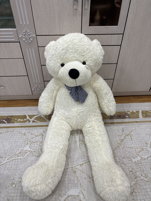 Продам плюшевую мишку новую 150 см