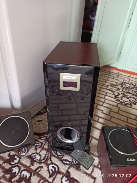 Продам колонки BBK с пультом