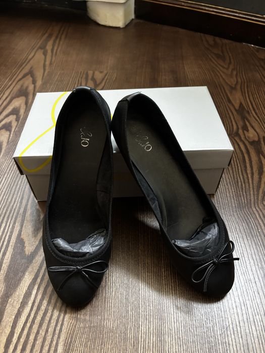 Продавам обувки - тип Пантофка - в черно и кафяво