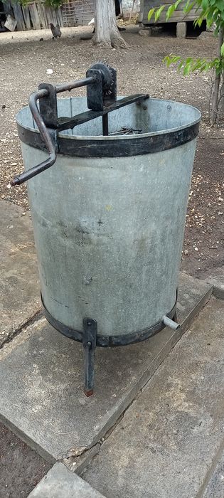 Vind centrifugă manuală