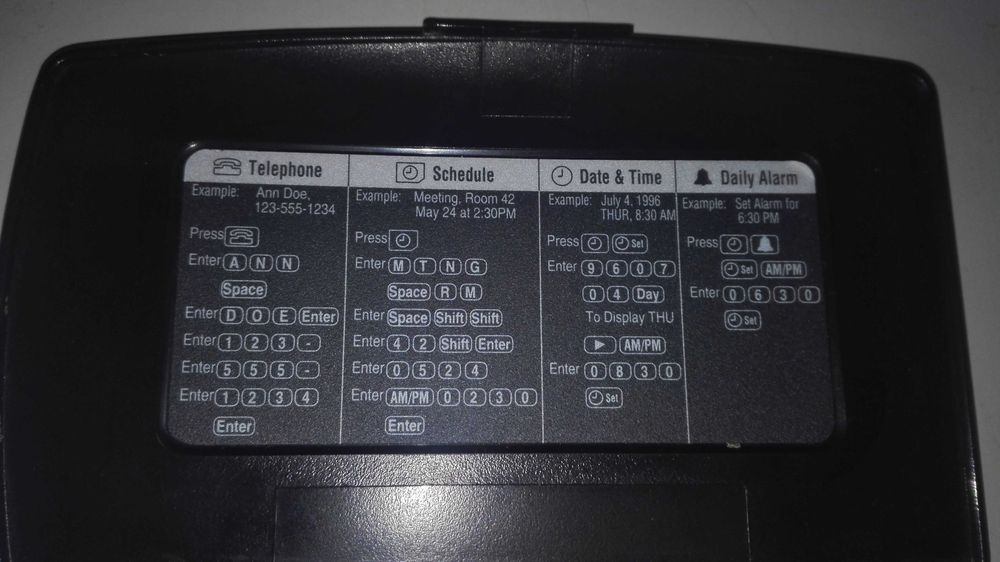 Стари -  ютия , органайзер и ел. самобръсначка.