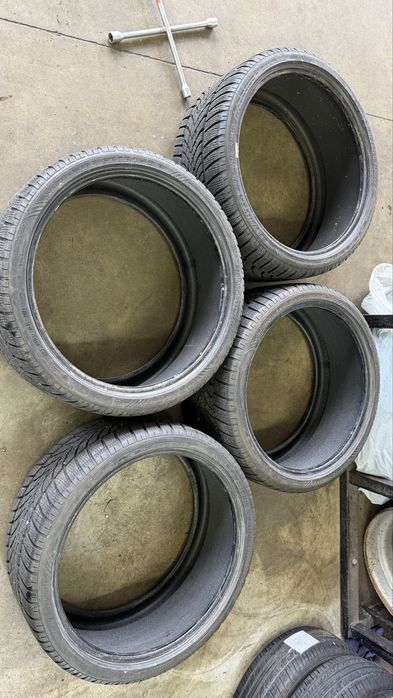 Dunlop 285/30/21 зимни гуми неупотребявани.