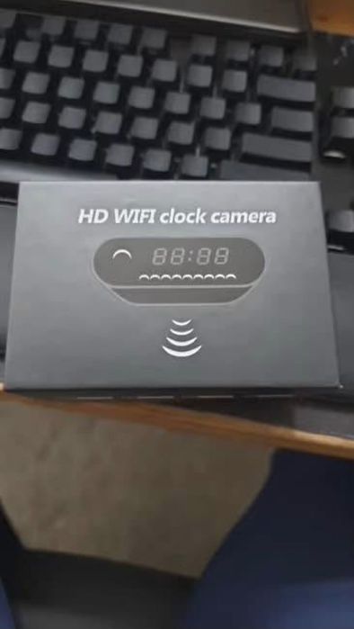 Cameră video ascuns și-n ceas de birou