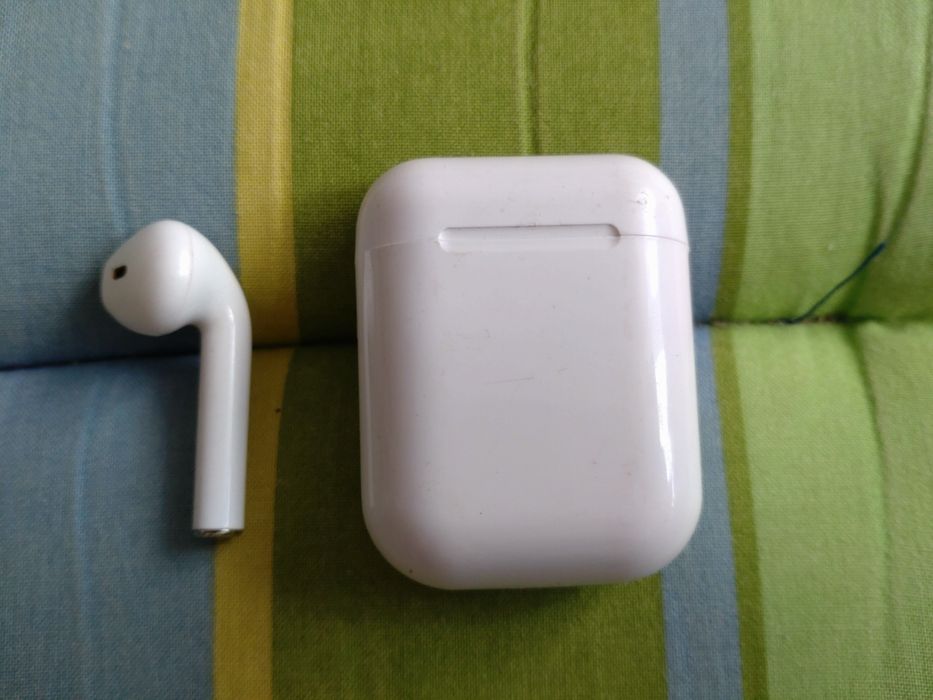 Căști bluetooth diferite mărci și modele