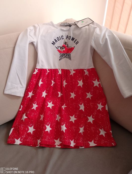 Продавам нова рокля с дълъг ръкав