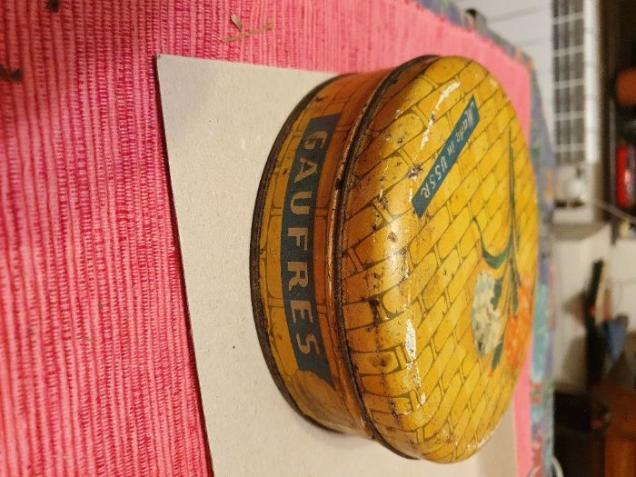 ретро метална кутия за вафли СССР 53год