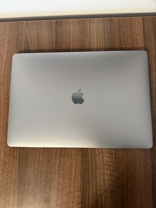 MacBook Pro 15.4” 2018 – i7, 32GB RAM, Radeon 4GB