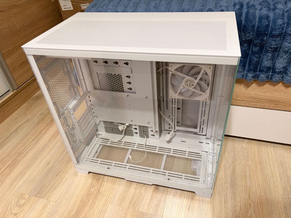 Кутия за компютър Lian Li O11 EVO XL White + подарък 2 deepcool вентилатора.