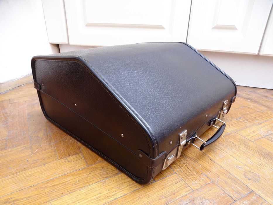 Много запазен куфар