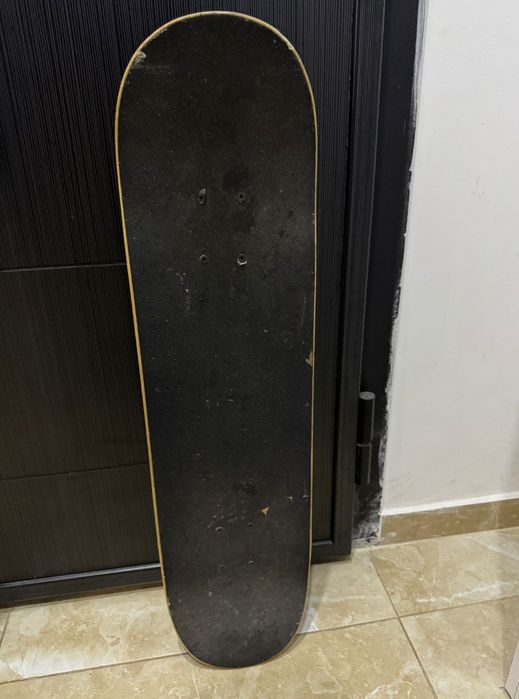 Vând skateboard puțin folosit