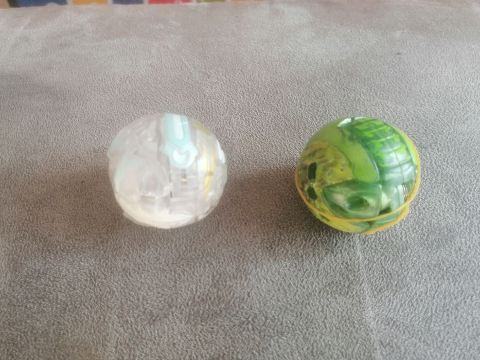 Бакуган Зелен Дракон и бял Дракон в кутия