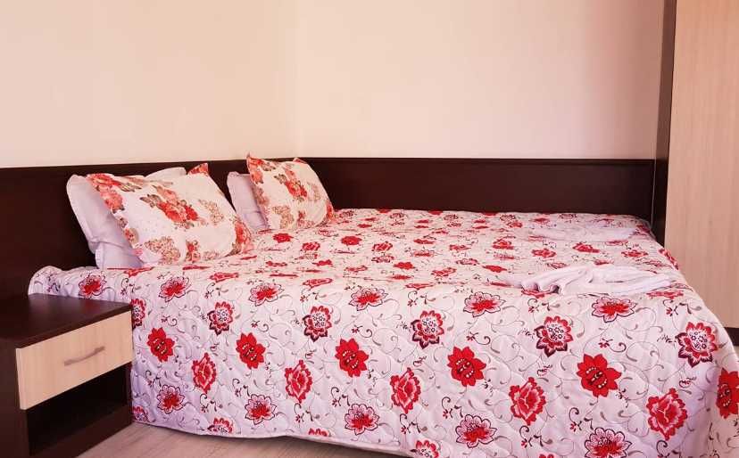 Дава се под наем Едностаен апартамент в Бургас, Лазур - 55 кв.м за 200 € - Снимка #1