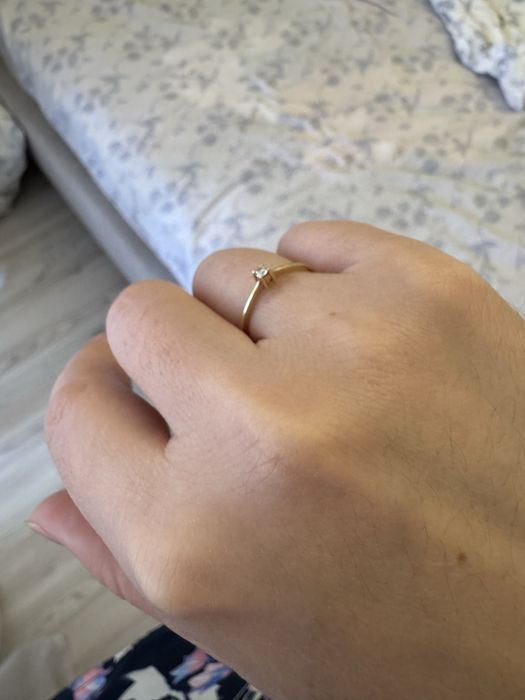 Кольцо с брилиантом