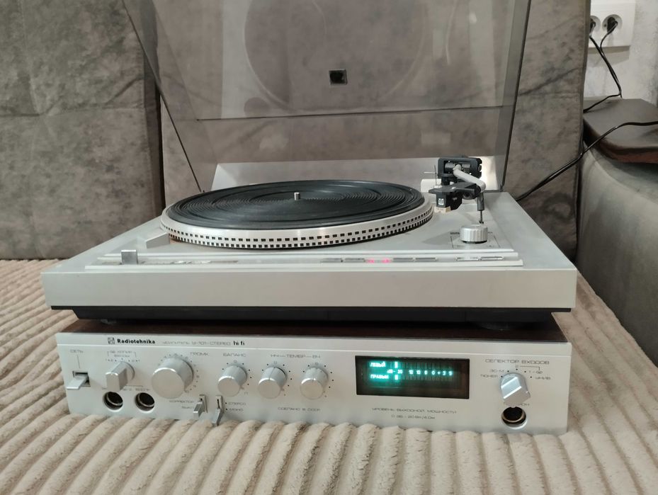 Усилитель Radiotehnika и проигрыватель Вега