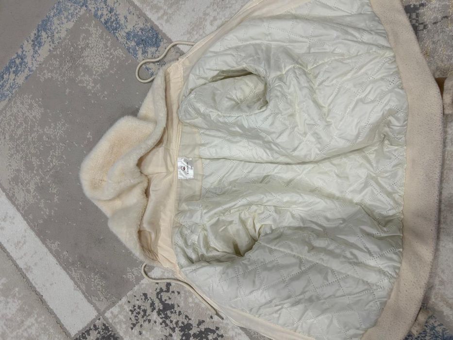 Продам куртку для девочки