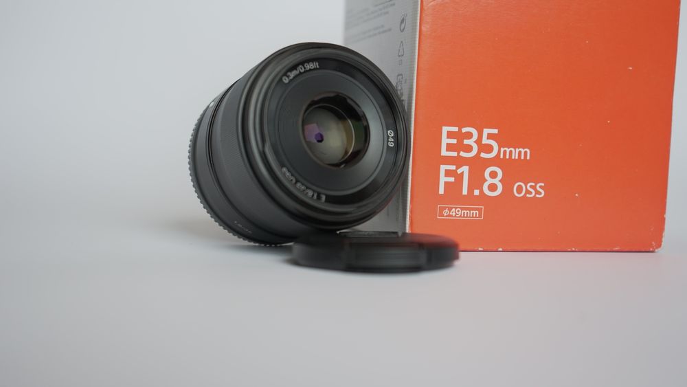 Обективът Sony E 35mm f/1.8 OSS (SEL35F18) Оптична стабилизация