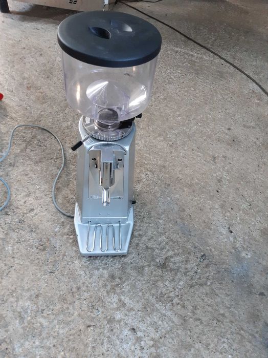 Професионална Кафемелачка MAHLKQNIG