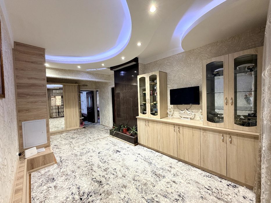 Yunusabodda 4 xonalik kvartira sotiladi srochniga