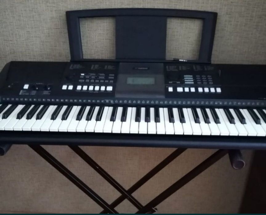 Срочно Продам музыкплный ямаха прс Е 423 Новый
Без стойка