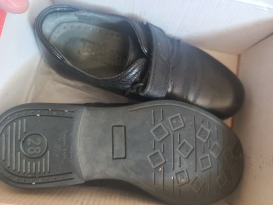Продаю школьные детские туфли