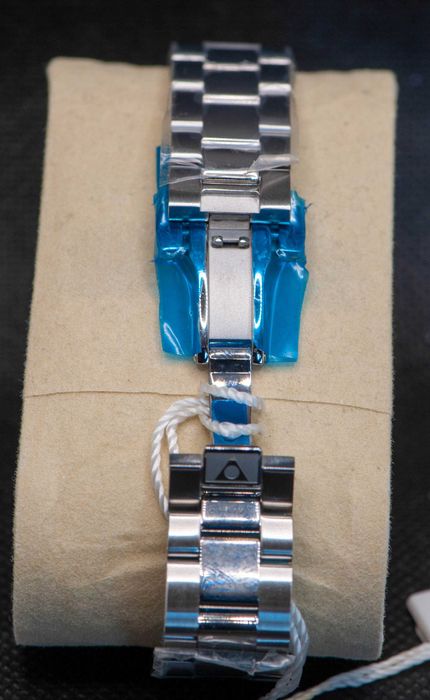 Швейцарски дамски часовник с диаманти - Alpina Comtesse