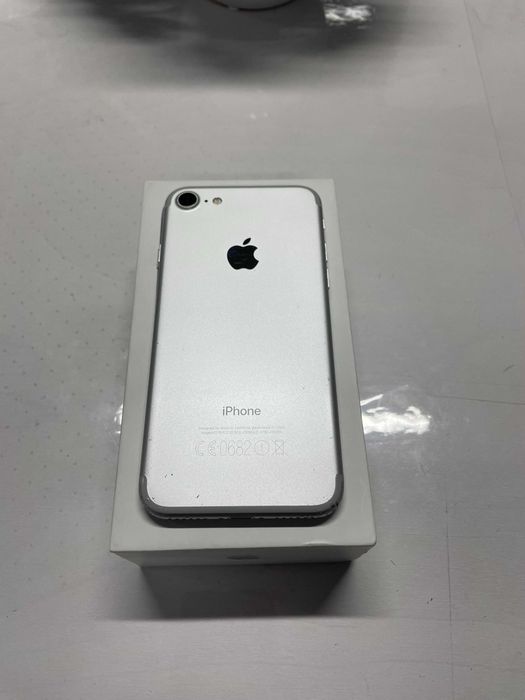 Iphone 7 32 GB Silver С кутия