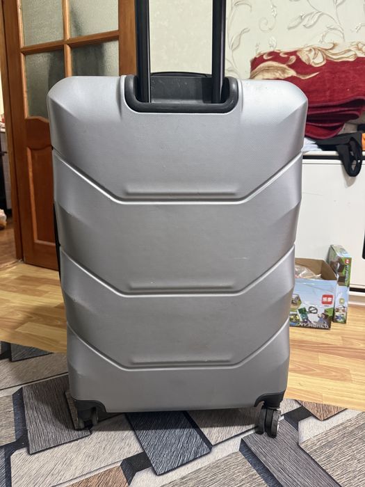 Продаю чемодан