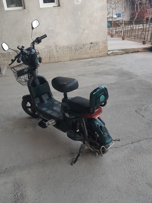 Скутор сотилади.