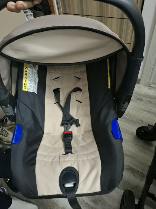 Căruț copil plus scoica auto stare bună adus  Spania   foarte bine îngrijit si curat
