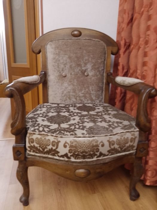 Кресла мягкие...