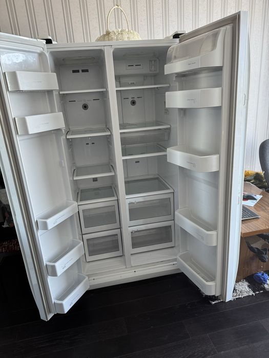 Холодильник Samsung