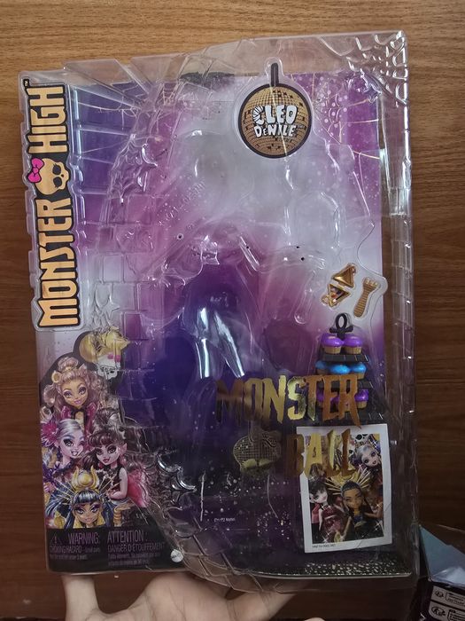 Продам коробки и аксессуары Monster High
