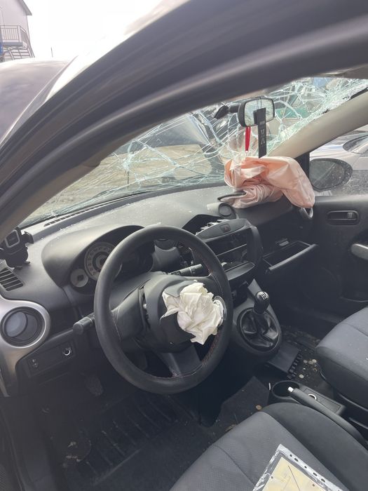 Mazda 2 на части