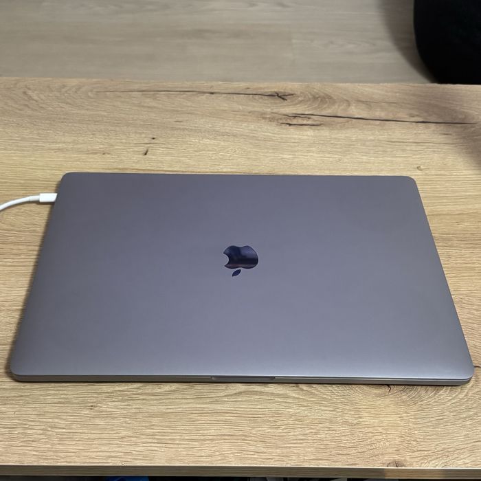 MacBook Pro 16” 2019 / i7 / 16gb / 512gb ssd