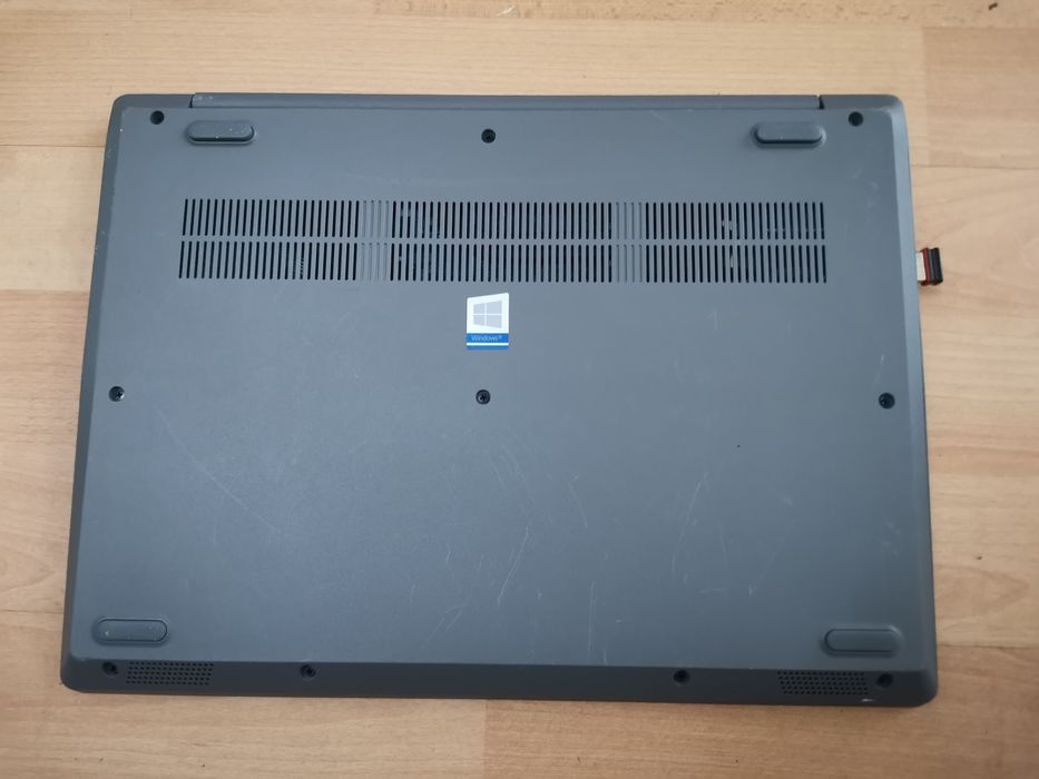 Laptop Lenovo IdeaPad 3 de 14 inch.