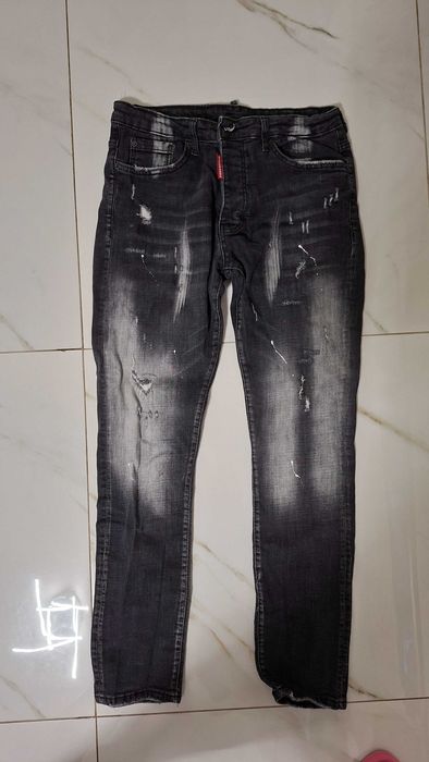 Продавам мъжки дънки Dsquared