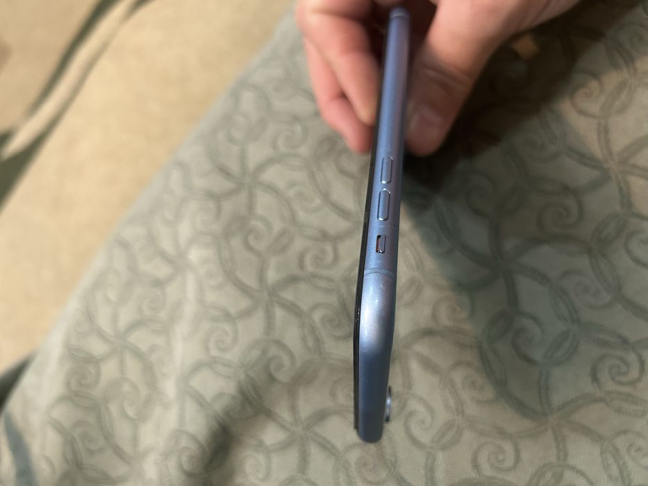 Продам Iphone XR 64Gb