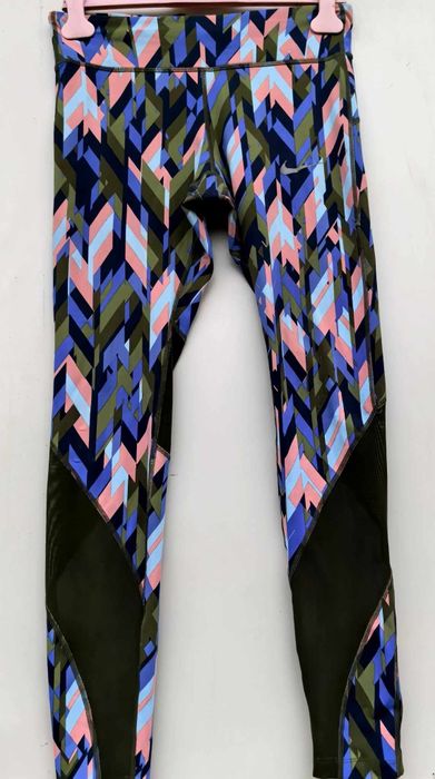 Nike oригинален дамски клин М размер