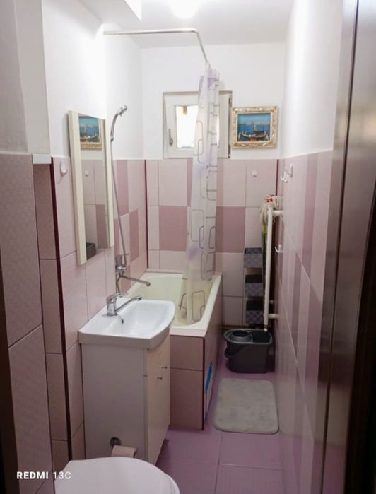 Închiriez apartament 2 camere-centrală nouă