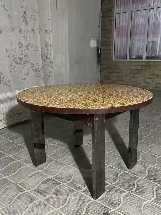 Продается круглый стол диаметр 120см