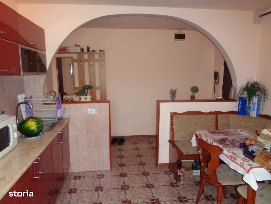 Apartament 2 camere, termoteca, geam la baie, bucatarie spatioasa