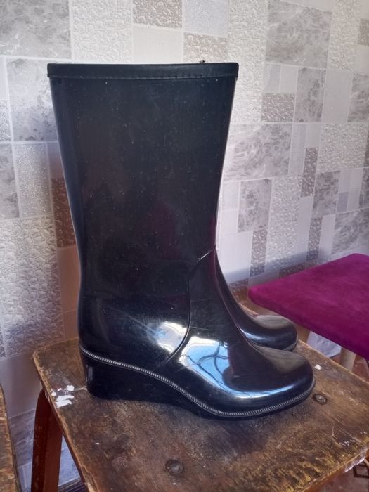 Продам резиновый сапоги