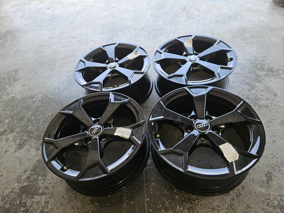 Vând jante Noi r17 Audi A3 Q3 ORIGINALE