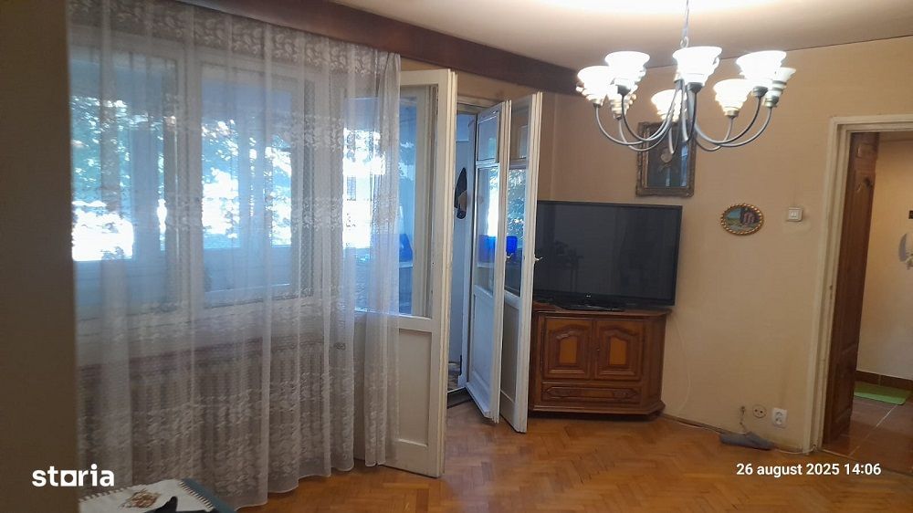 Apartament 3 cam 2 balcoane metrou Lujerului. Pret Negociabil