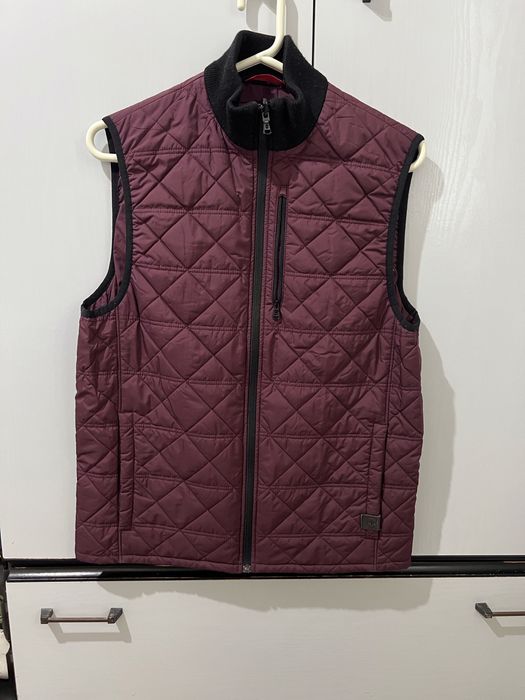 Продавам мъжко / юношеско яке на марката Victorinox