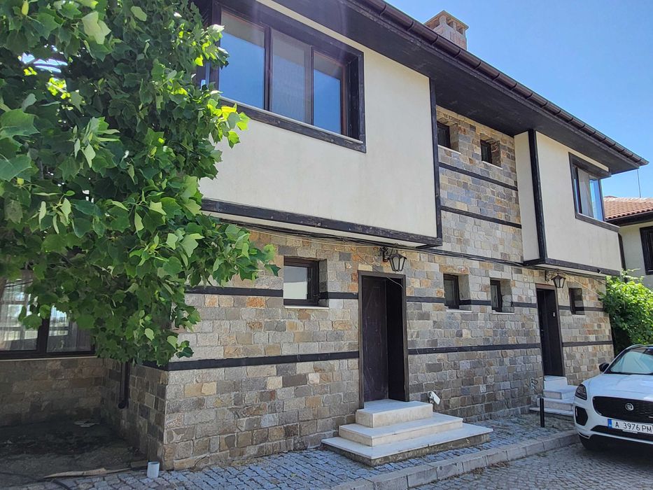 Продава къщи в затворен комплекс с.Кошарица