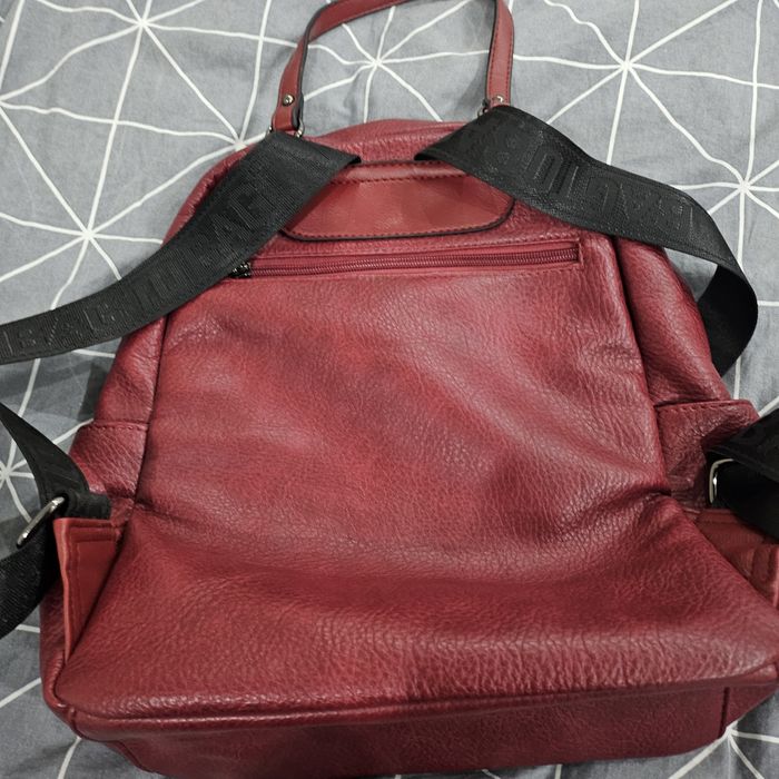 Дамска раница удобна