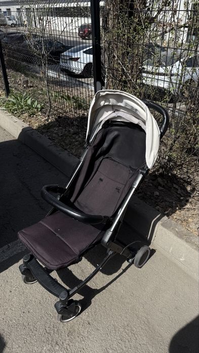 Продам легкую коляску