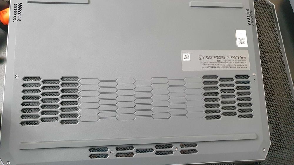 Laptop Gaming Lenovo LOQ 15IRX10 i7-13650HX RTX 5070 24GB 1TB 144Hz încărcător 245W + cooler